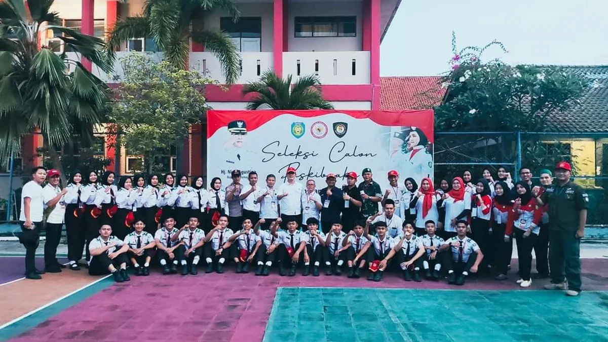 Calon Paskibraka Kabupaten Indramayu berfoto bersama.