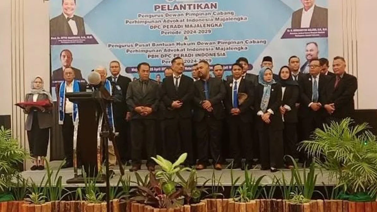 Para pengurus mengikuti prosesi pelantikan Pengurus DPC Peradi Majalengka, untuk Periode 2024-2029, beserta PB