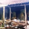 Salah satu rumah warga Desa Sukamenak, Kecamatan Bantarujeg, Kabupaten Majalengka, yang mengalami kerusakan. 