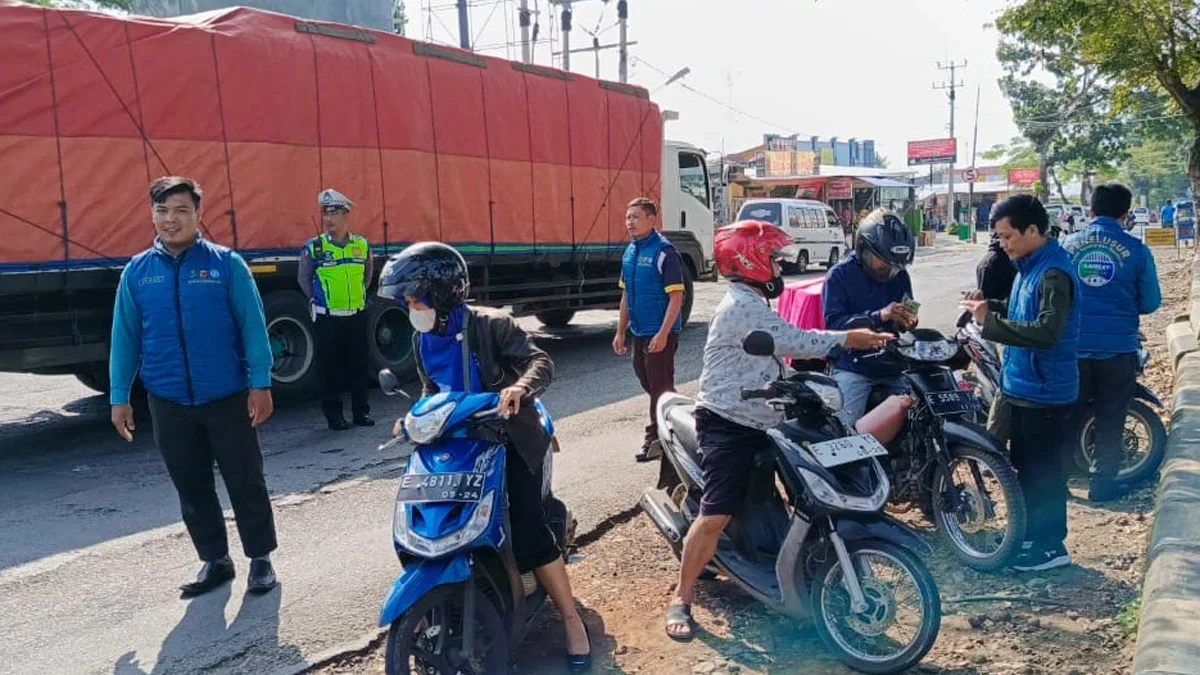 Bapenda Provinsi Jawa Barat bersama Satlantas Polres Kuningan menggelar operasi Kendaraan Tidak Melakukan Daft