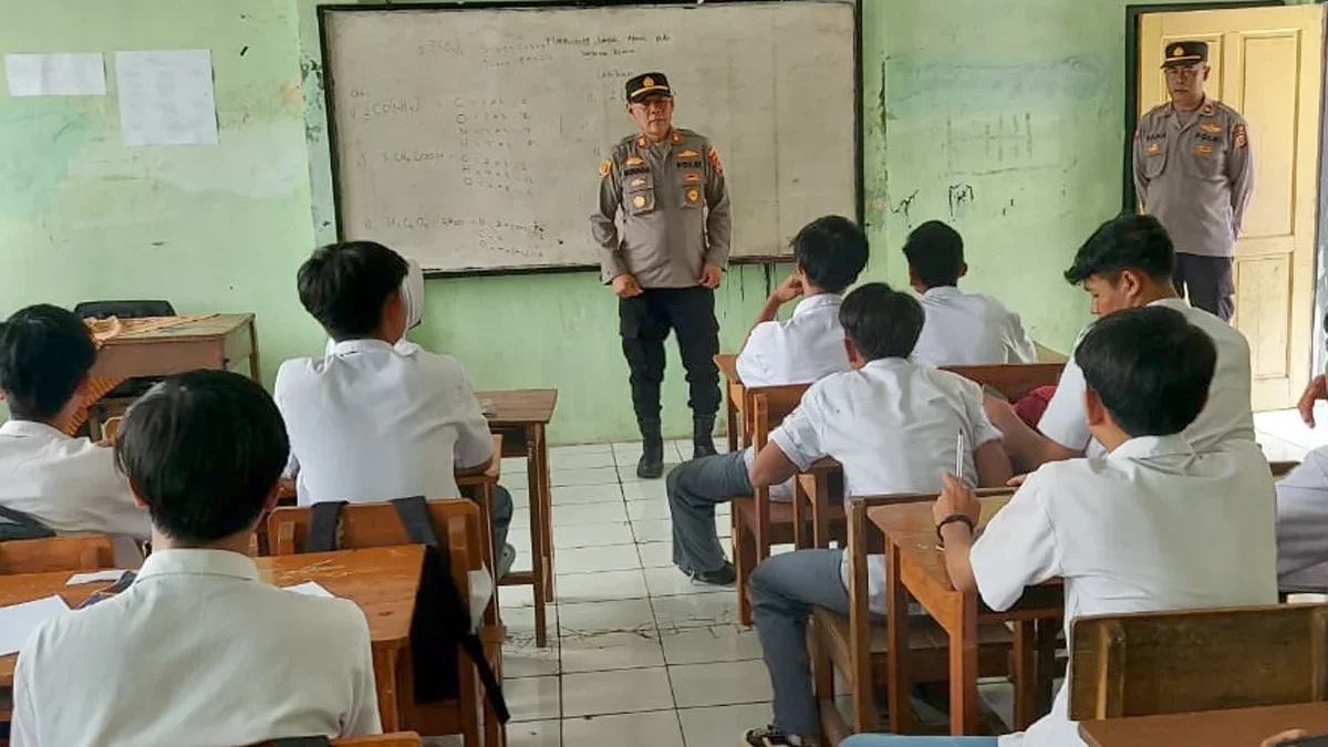 Kapolsek Talun AKP Suhada melaksanakan kegiatan penyuluhan di sekolah yang ada di wilayah hukumnya, kemarin.