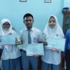 Tiga siswa SMA Islam Al Azhar 5 Cirebon berhasil meraih prestasi di ajang Felka 26-27 April 2024 di Semarang. 