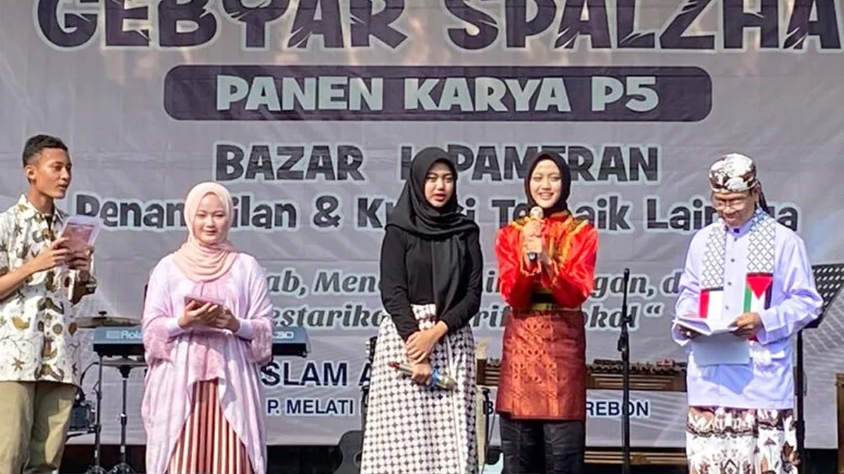 SMP Islam Al Azhar 5 Cirebon menggelar Gebyar Spalzha untuk memamerkan karya-karya siswanya dalam Proyek Pengu