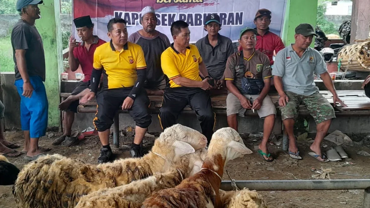 Kapolsek Pabuaran menerima keluhan dari para penjual kambing di Pasar Hewan Pabuaran terkait sepinya pembeli h