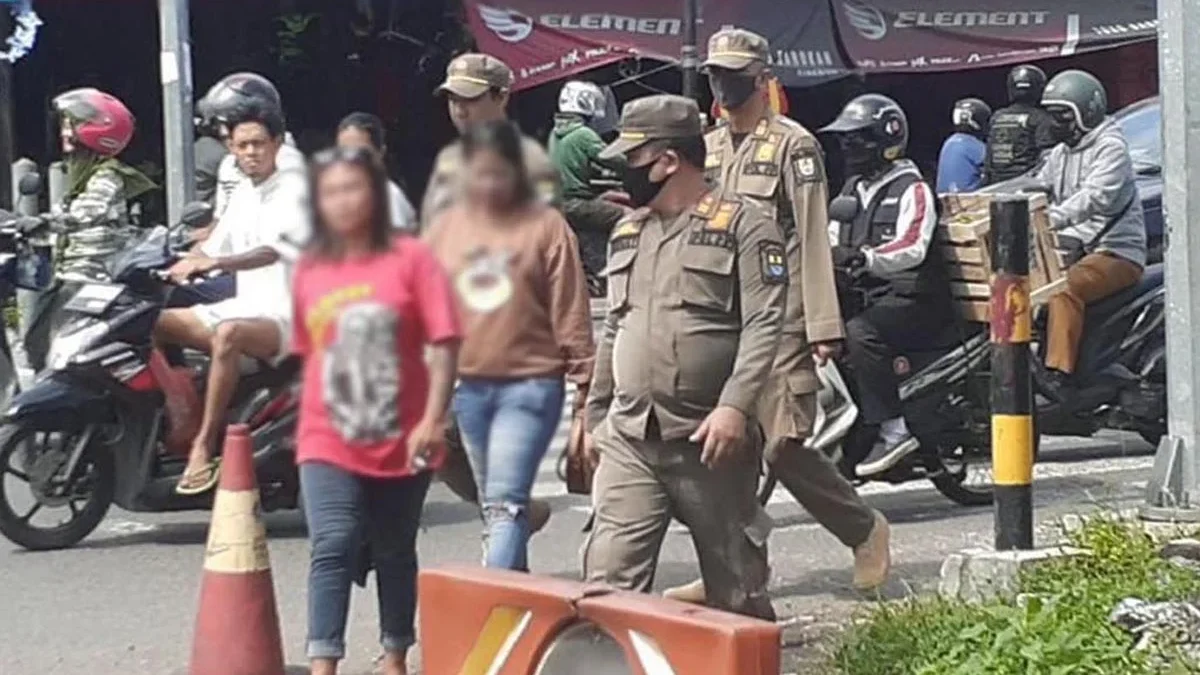 Satpol PP Kota Cirebon melakukan penertiban terhadap keberadaan Pengemis, Gelandangan, dan Orang Telantar (PGO