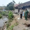 Tanggul Sungai Cigarugak di Blok Nagrak Desa Sedong Kidul Kecamatan Sedong mengalami longsor