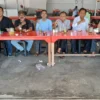 Pengusaha jasa konstruksi (Jakon) di Kota Cirebon menggelar jumpa pers di sebuah rumah makan di Jalan Perjuang