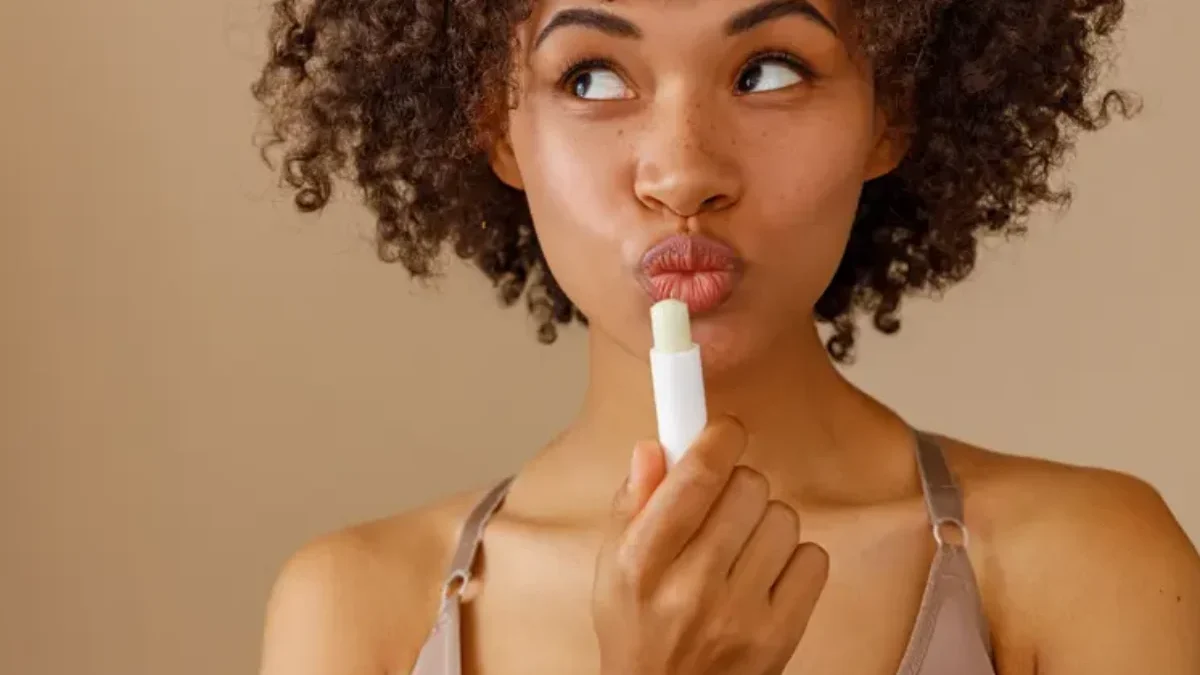 Bibir Kering dan Pecah-Pecah? SImak 6 Rekomendasi Lip Balm dengan SPF Terbaik