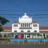 Stasiun Cirebon dan Cirebon Prujakan : Dua Pintu Masuk Utama Kota Udang yang Berbeda