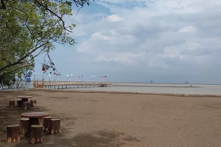 Pantai Cirebon: Surga Tersembunyi untuk Pecinta Pantai