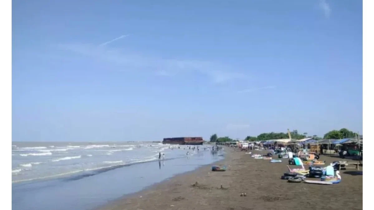 3 Rekomendasi Pantai di Indramayu: Destinasi Wisata Tersembunyi yang Wajib Dikunjungi.