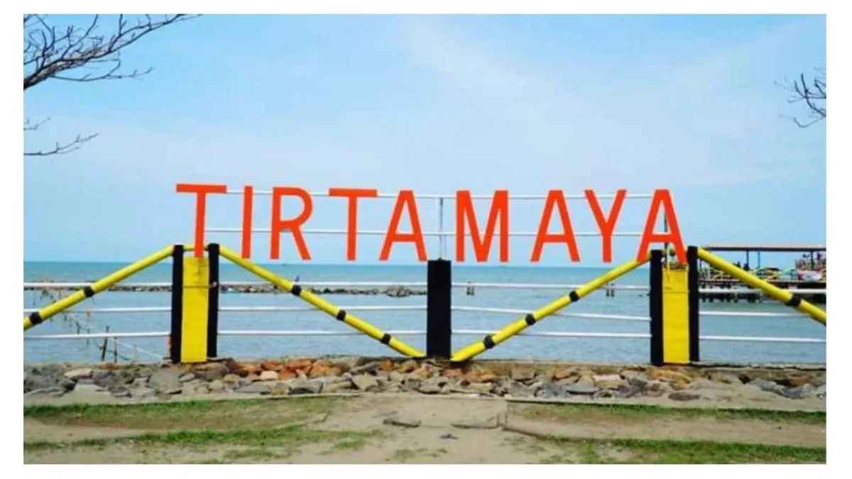 Pantai Tirtamaya: Pesona Pantai Viral di Indramayu.