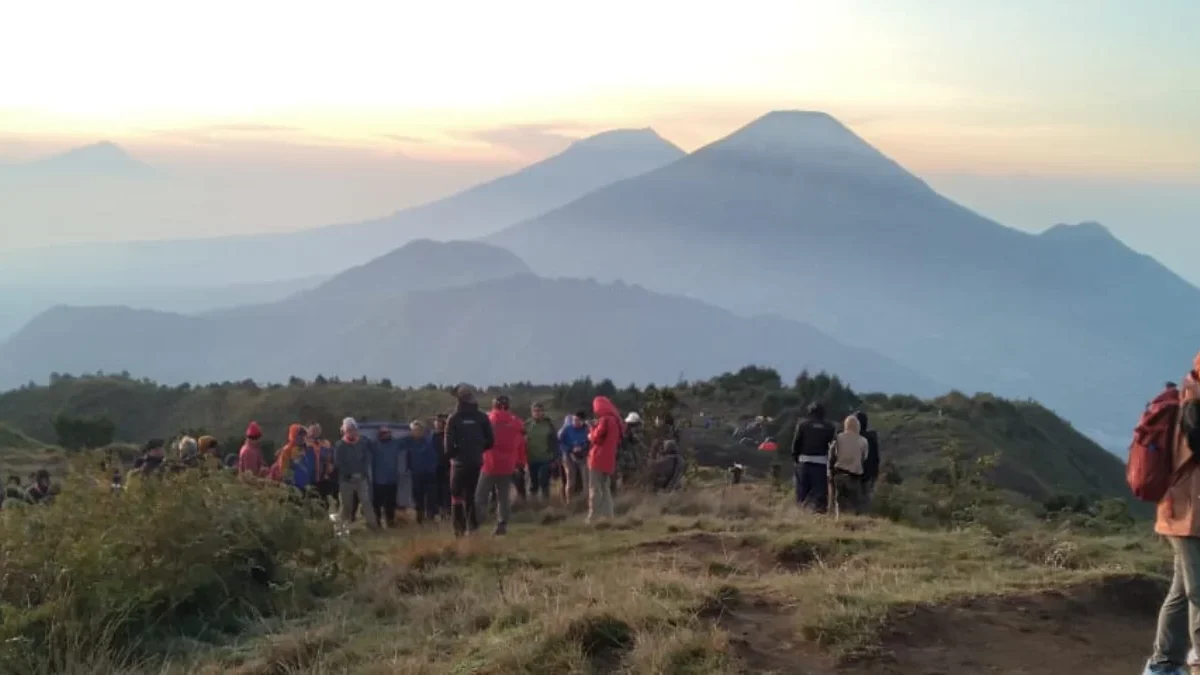 Gunung dibawah 2000 mdpl di Jawa tengah