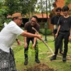 Peduli Isu Lingkungan, GusDurian Cirebon Menggelar Sharing Session dan Penanaman Pohon Bersama Komunitas Linta