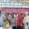 bupati cirebon pastikan jalan rusak beres tahun ini