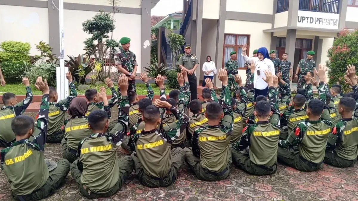 siswa smp di kuningan masuk barak militer