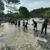 bronjong penahan tebing di Desa Cijemit