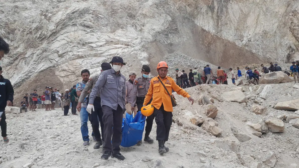 jumlah korban longsor gunungkuda cirebon