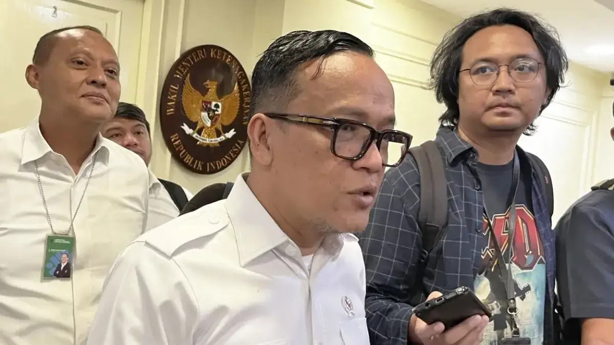 Kemenaker Siapkan Surat Edaran Sanksi Tegas untuk Perusahaan Penahan Ijazah Pekerja Wakil Menteri Ketenagakerjaan