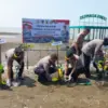 Brigjen Pol Sonny Irawan menanam Mangrove