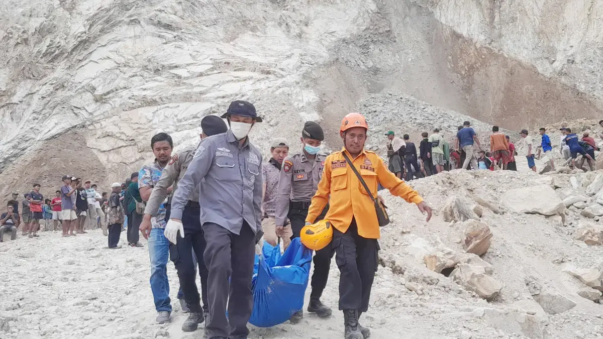 gunung kuda cirebon longsor