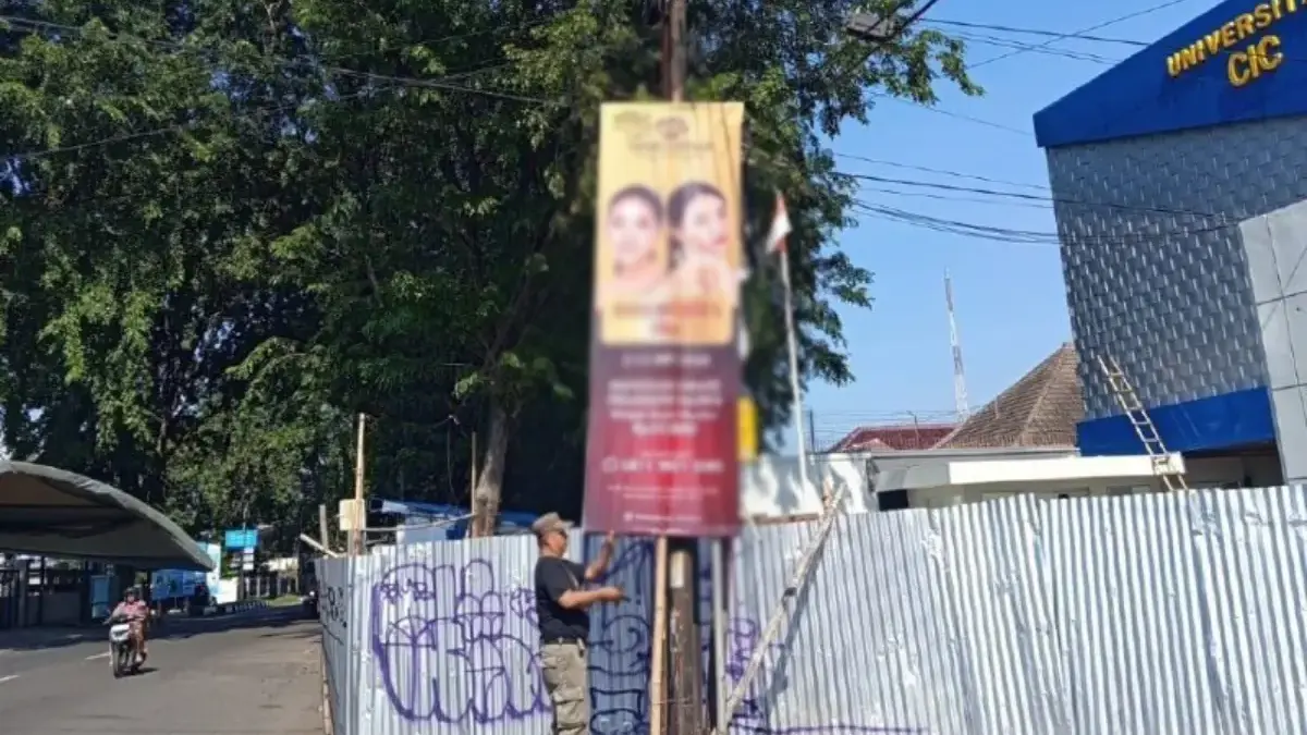 Petugas Satpol PP Kota Cirebon