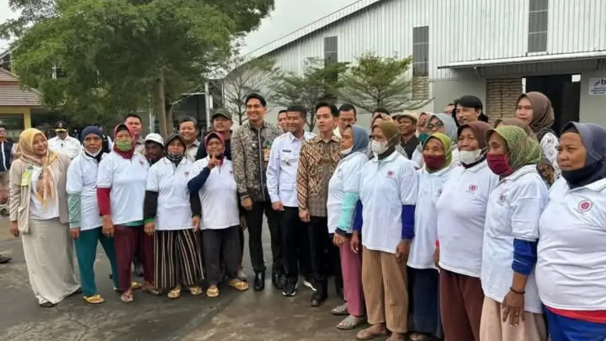 gibran tinjau pabrik beras di indramayu 