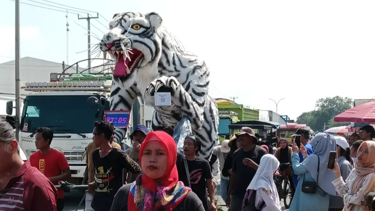 karnaval adat mapag sri