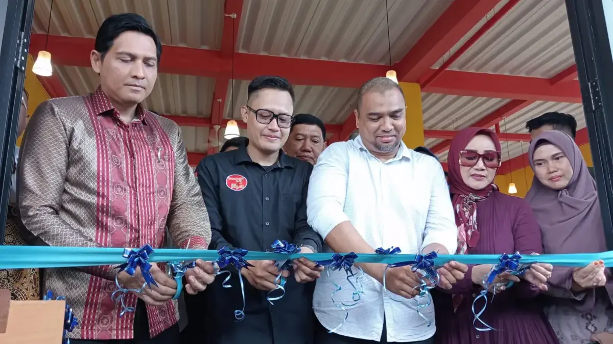 Bupati Indramayu Lucky Hakim
