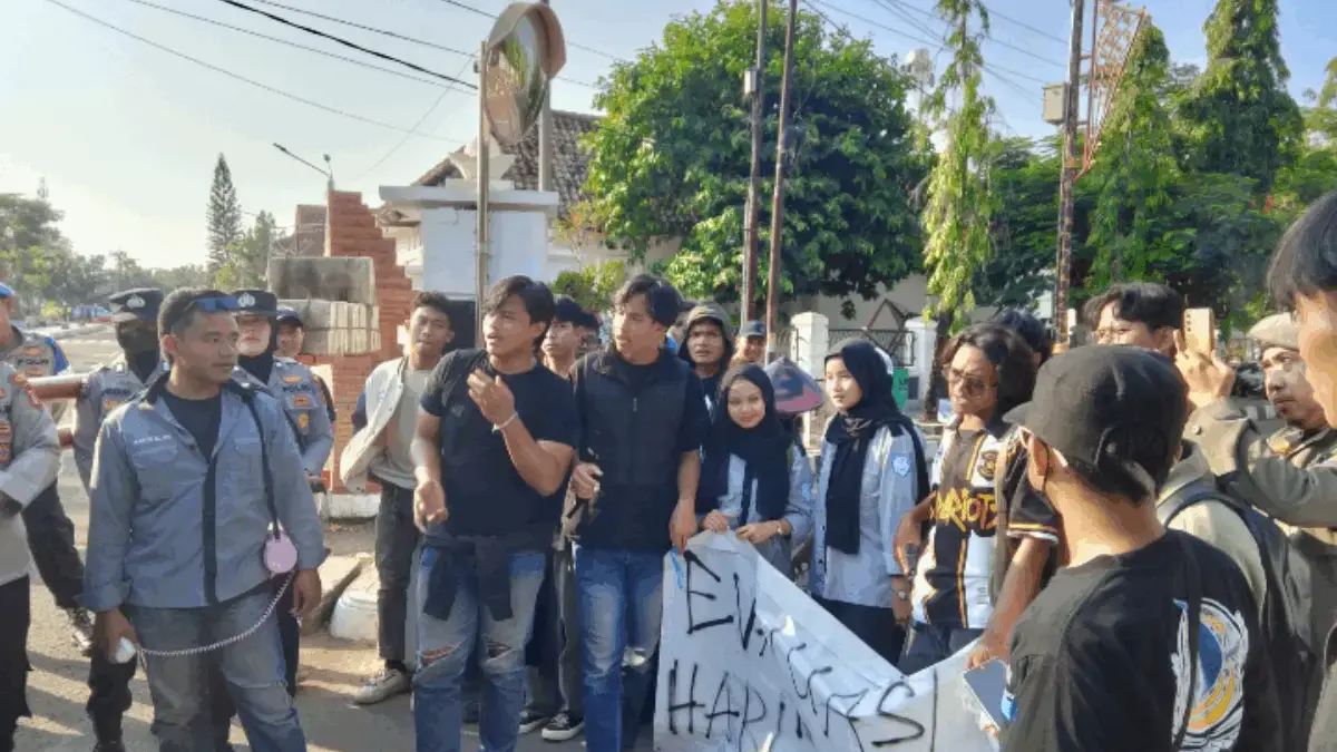 unjuk rasa IKMI Cirebon