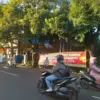Sampah Numpuk di Trotoar Jalan Siti Armilah Majalengka