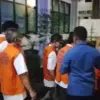 tersangka korupsi proyek jalan di kabupaten cirebon