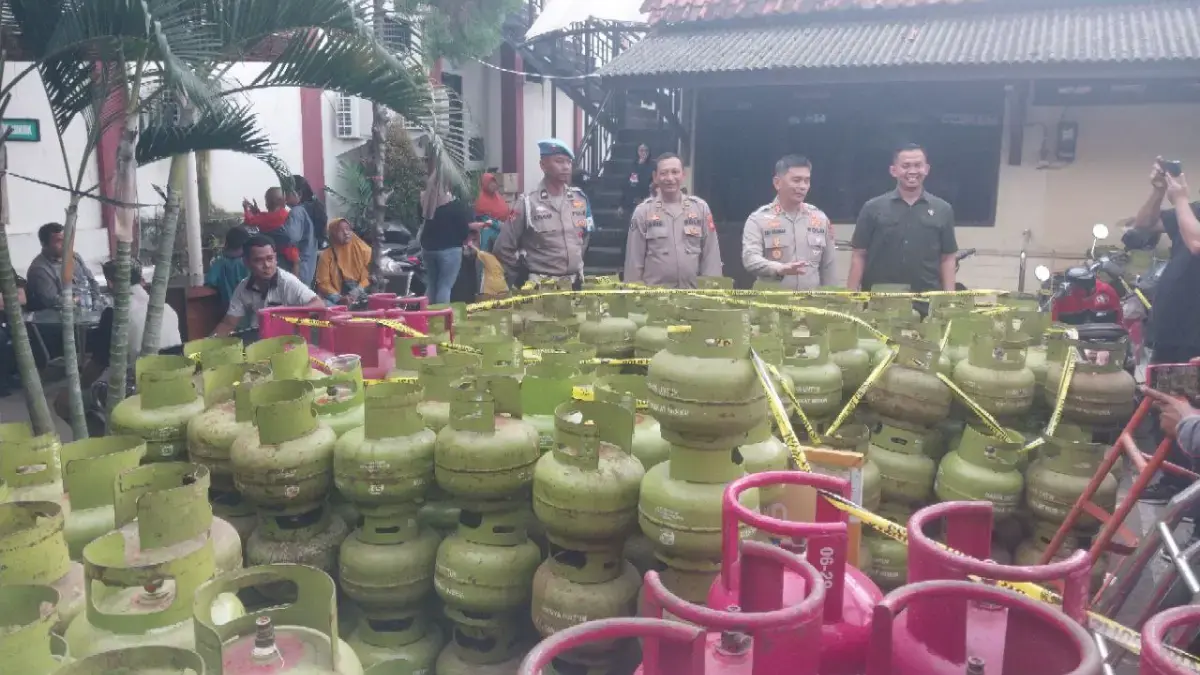 Barang bukti tabung gas