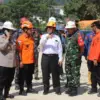 bupati cirebon tinjau lokasi longsor gunung kuda