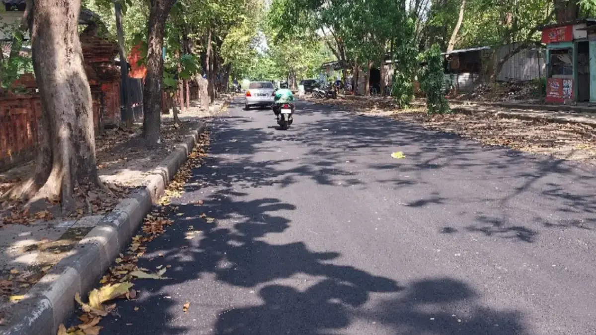 Jalan di depan kantor Dishub Kota Cirebon