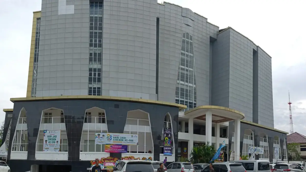mantan walikota cirebon diperiksa bpk terkait gedung setda