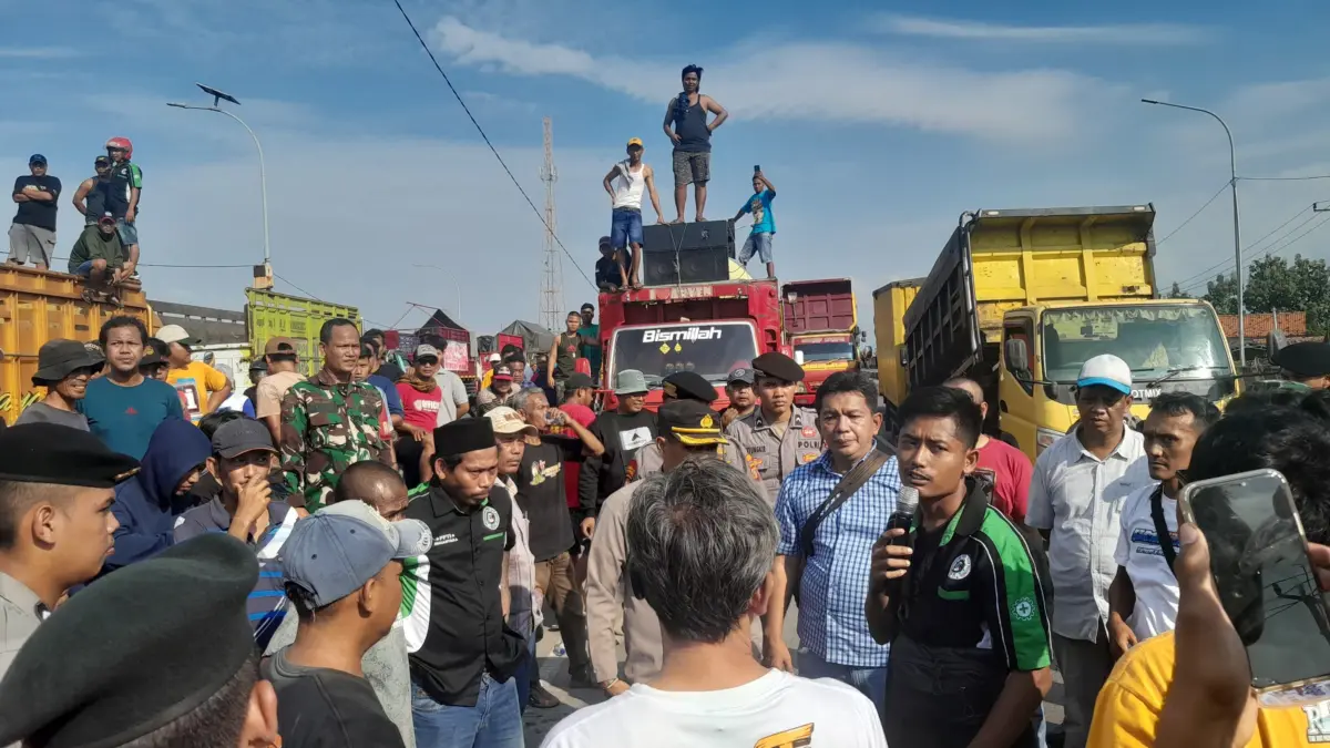 sopir truk demo di cirebon