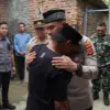 kapolres cirebon kota kunjungi korban longsor argasunya