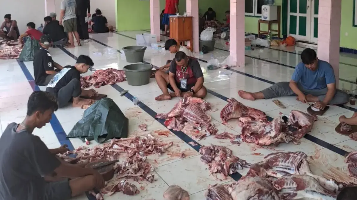 Warga RT 03 Mekar Sicalung melaksanakan kurban
