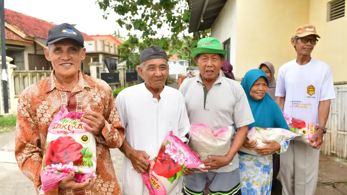 Pemdes Babadan Indramayu salurkan zakat pertanian
