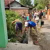 gotong royong bersihkan lingkungan
