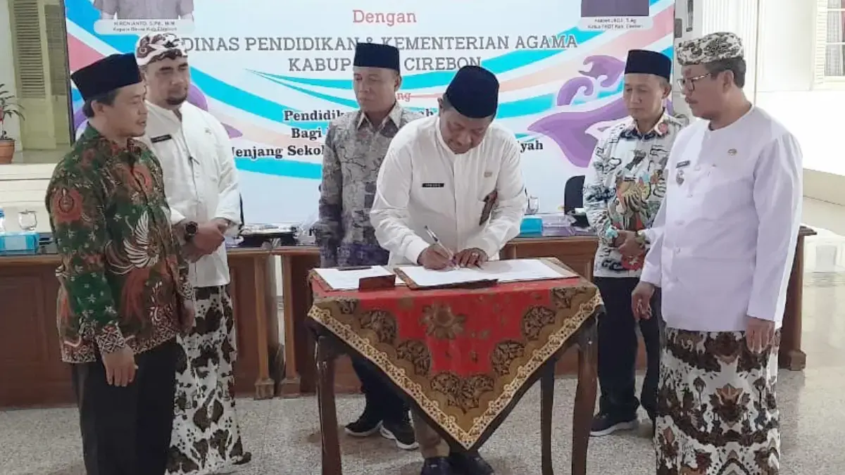 Bupati Cirebon Drs H Imron MAg