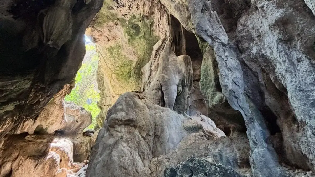 gua batu cermin labuan bajo