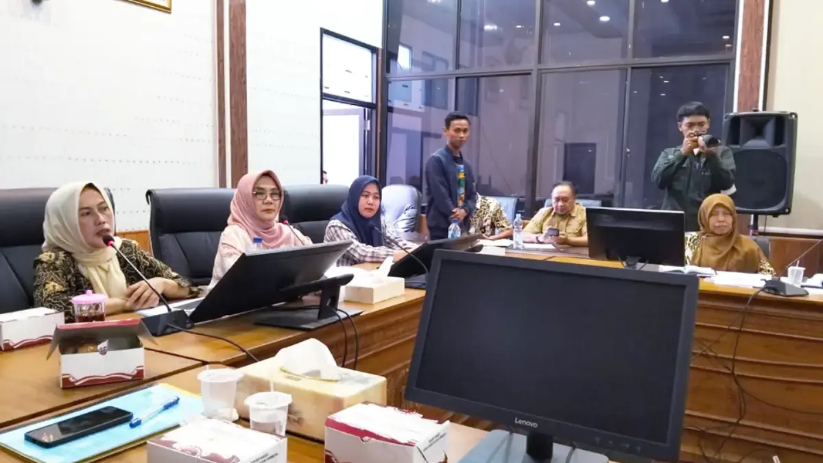 Ketua Komisi I DPRD Kabupaten Cirebon Rohayati