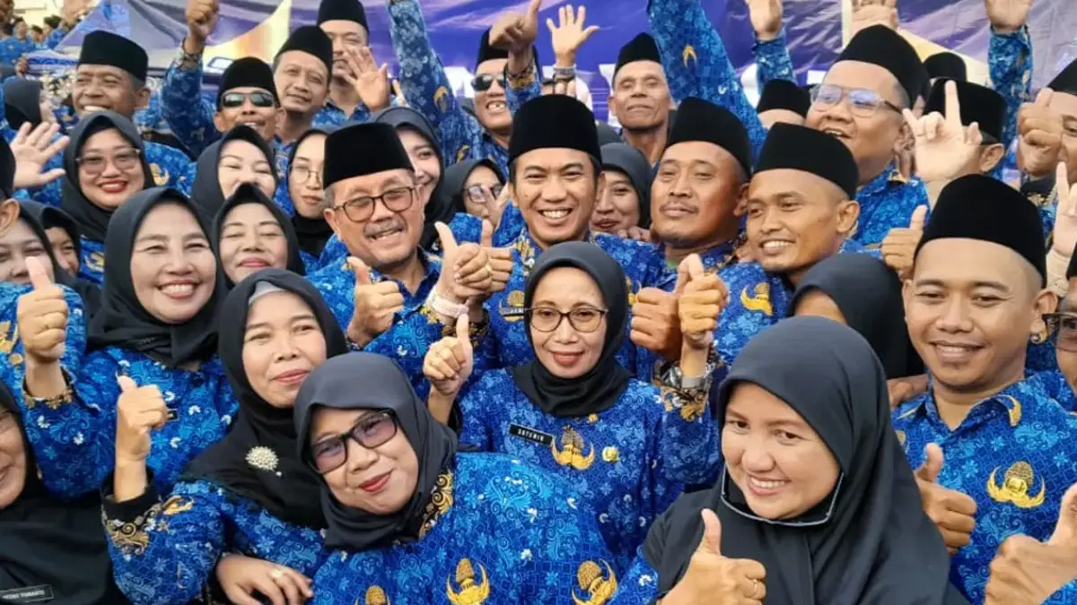 Bupati Cirebon Drs H Imron MAg