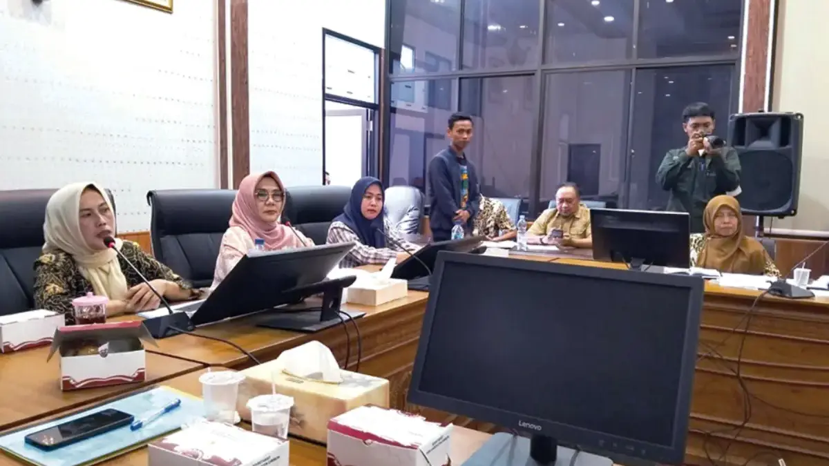 Ketua Komisi I DPRD Kabupaten Cirebon Rohayati