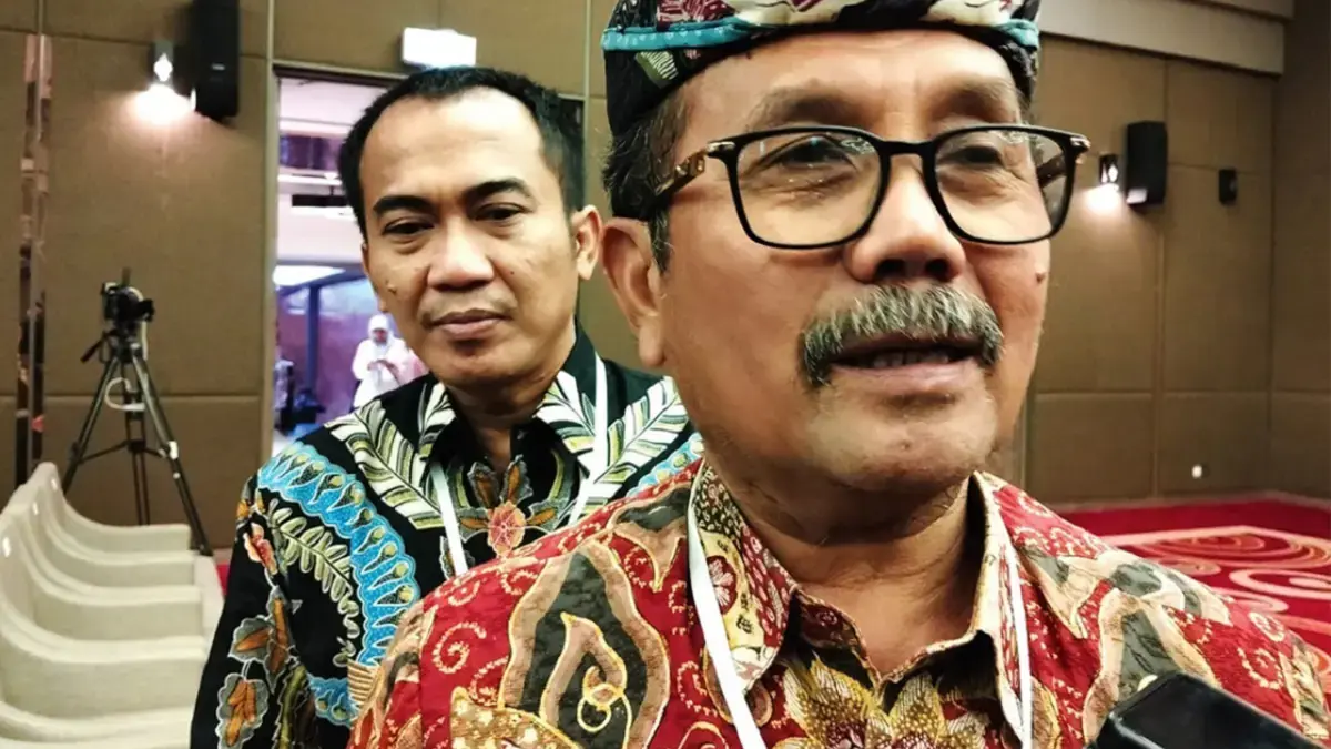 Bupati Cirebon Drs H Imron MAg