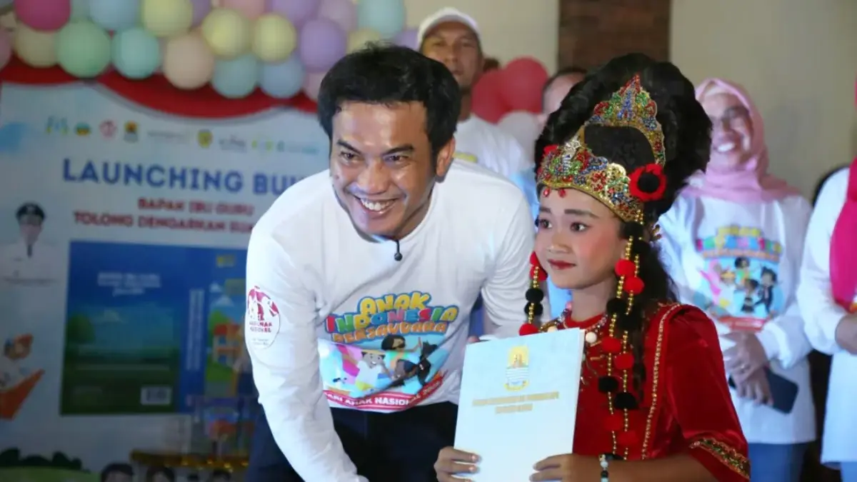 Penari topeng cilik