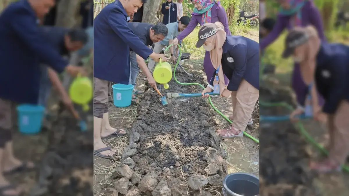 Mahasiswa KPM UI BBC dan KWT Desa Tuk