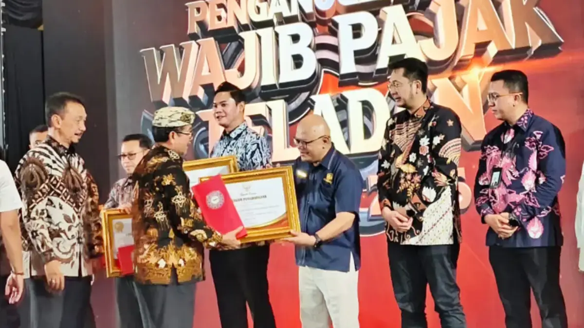 Bupati Cirebon Drs H Imron MAg